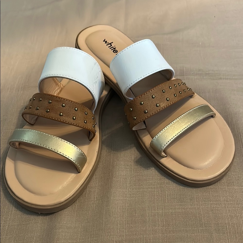 EUC White Mountain Gold and White Sandals Comfortable Cork Footbed